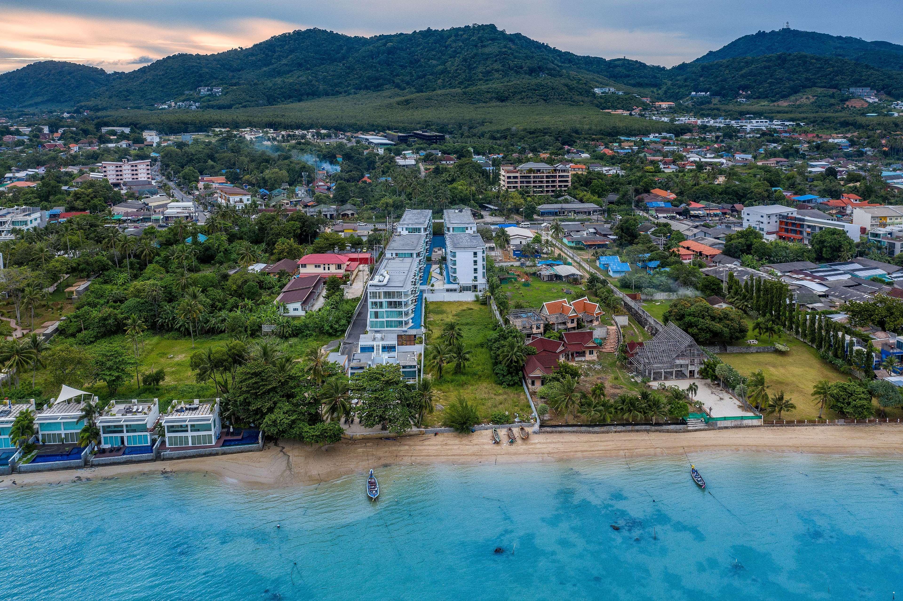 The Beachfront Hotel Phuket Rawai Экстерьер фото